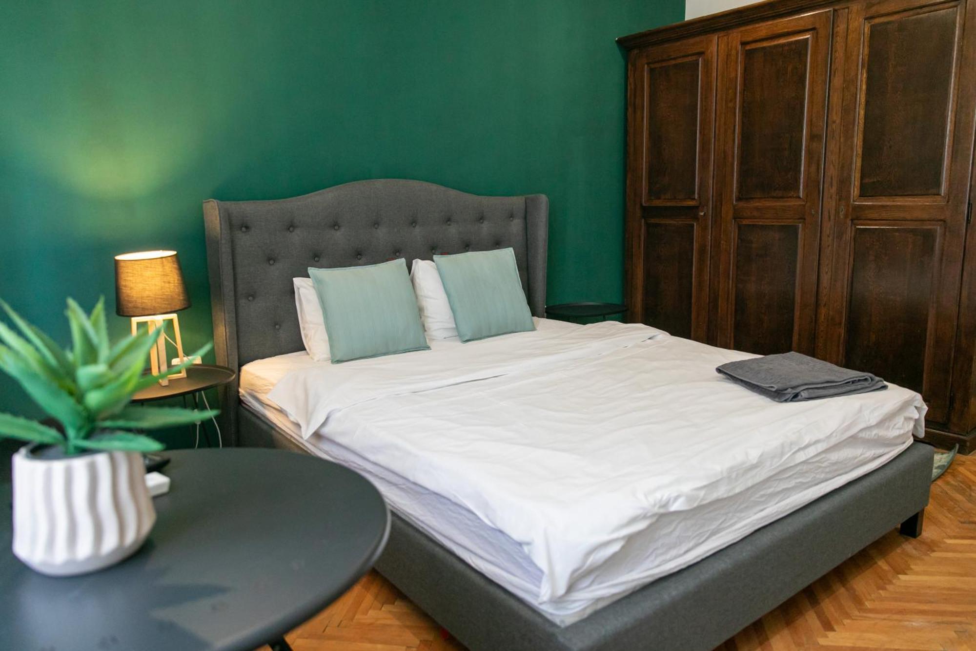 Color Studio Blv Elisabeta 23 Bukarest Exteriör bild